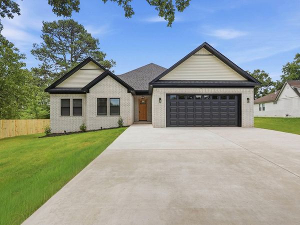 1304 E Maryland Avenue, Sherwood, AR 72120