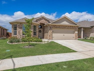 8569 Big Apple Dr, Fort Worth, TX 76179
