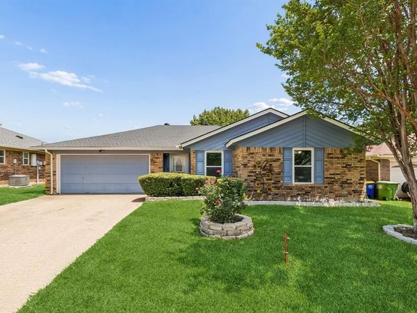 6417 Loma Vista Drive , Watauga, TX 76148