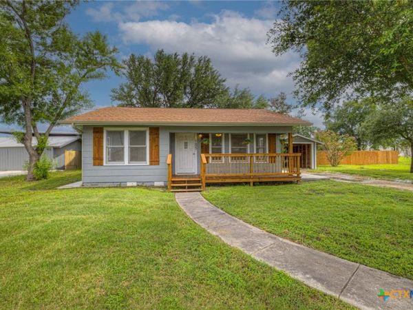 105 E Huebinger Street , Marion, TX 78124
