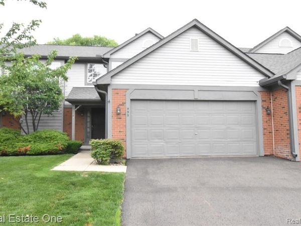 555 Winwood Court, Walled Lake, MI 48390