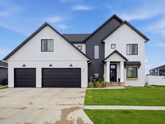 2651 Golden Lane S Fargo, ND 58104
