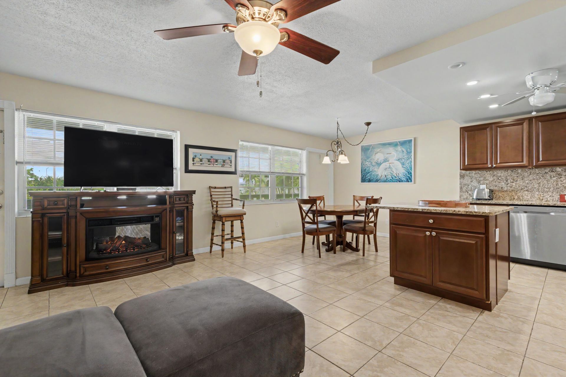 2455 NE 51st Street, Unit E207, Fort Lauderdale, FL 33308 Photo