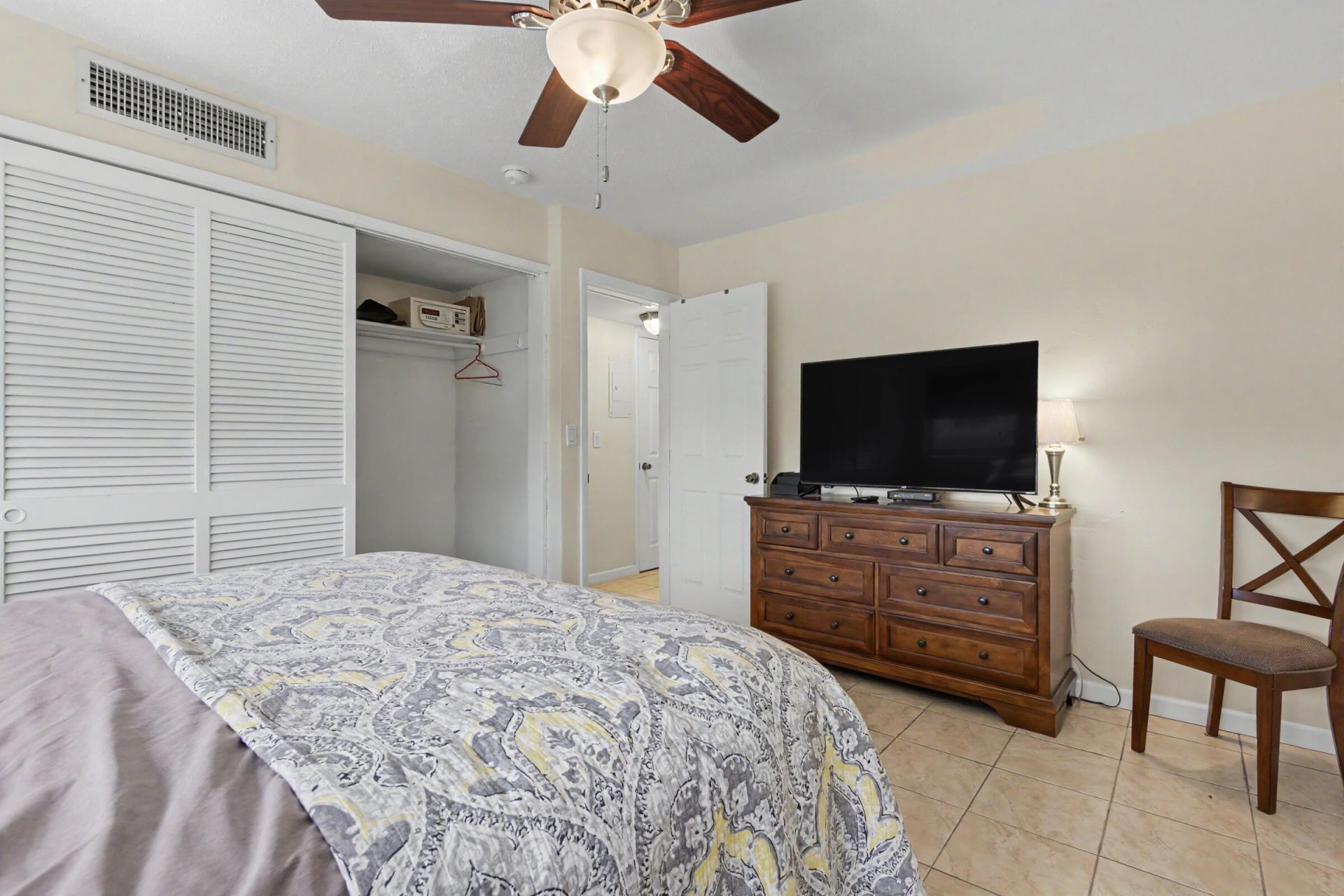 2455 NE 51st Street, Unit E207, Fort Lauderdale, FL 33308 Photo