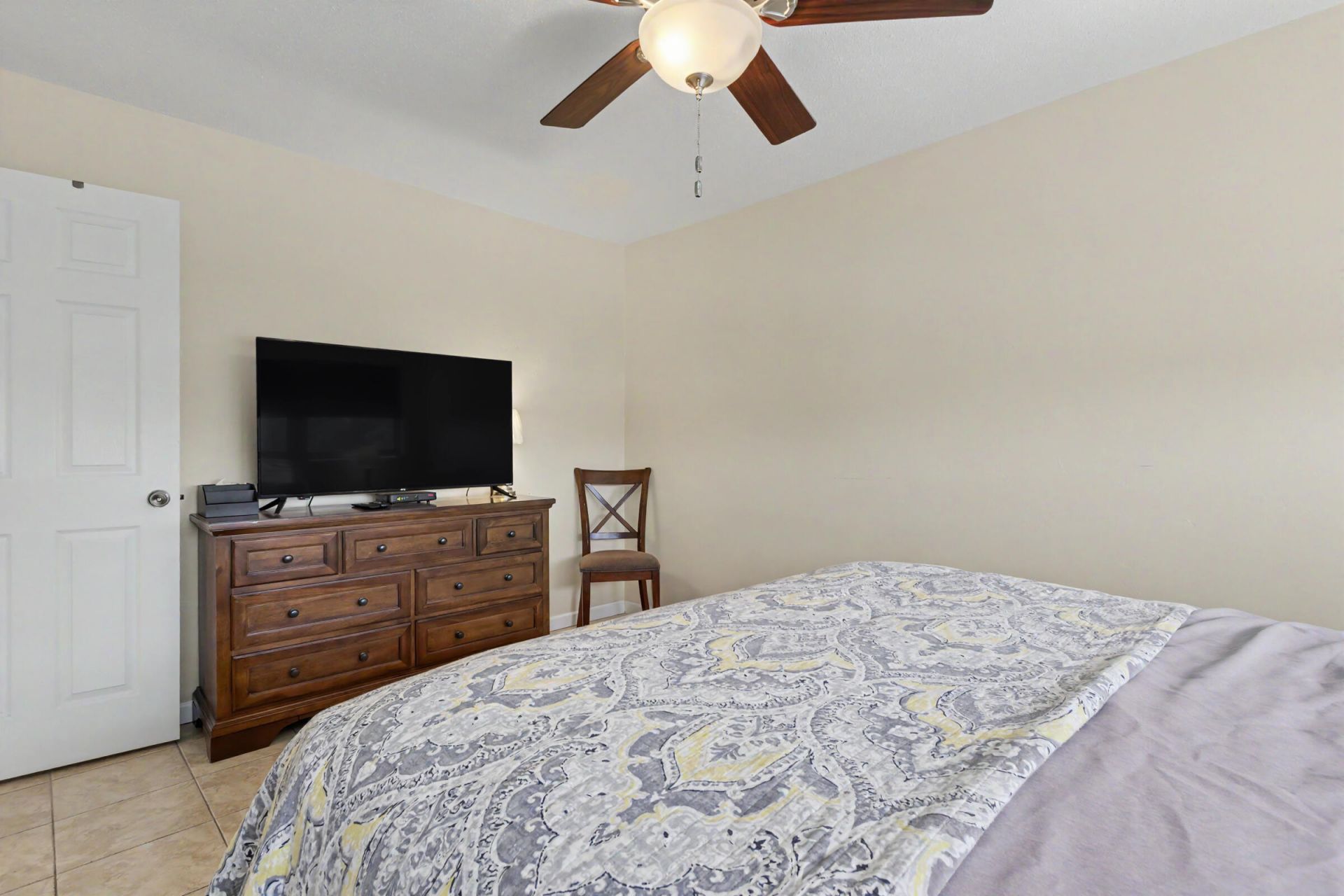 2455 NE 51st Street, Unit E207, Fort Lauderdale, FL 33308 Photo