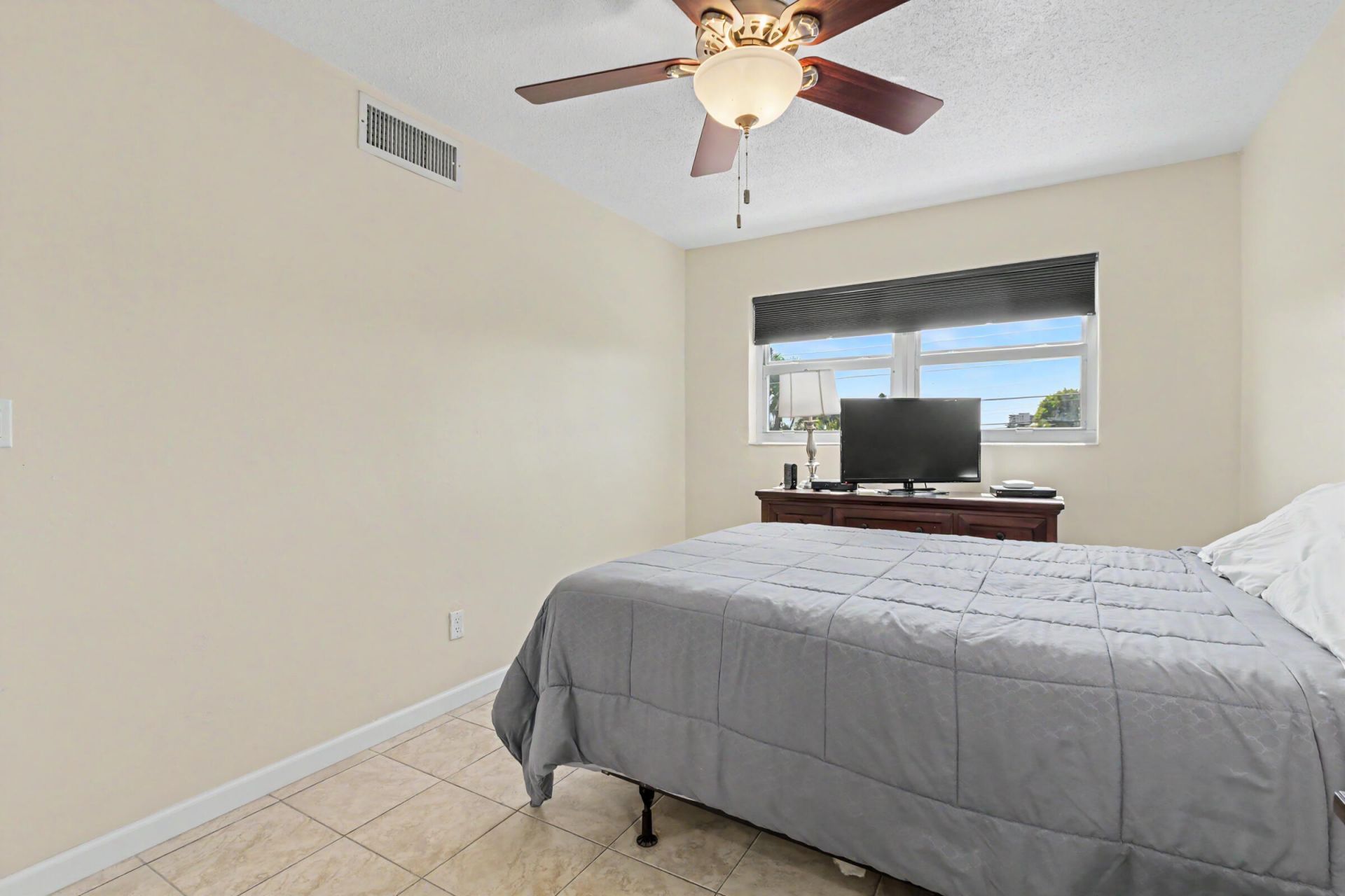 2455 NE 51st Street, Unit E207, Fort Lauderdale, FL 33308 Photo