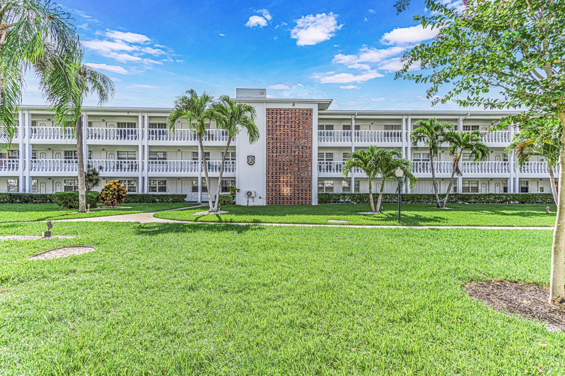 2455 NE 51st Street, Unit E207, Fort Lauderdale, FL 33308 Photo