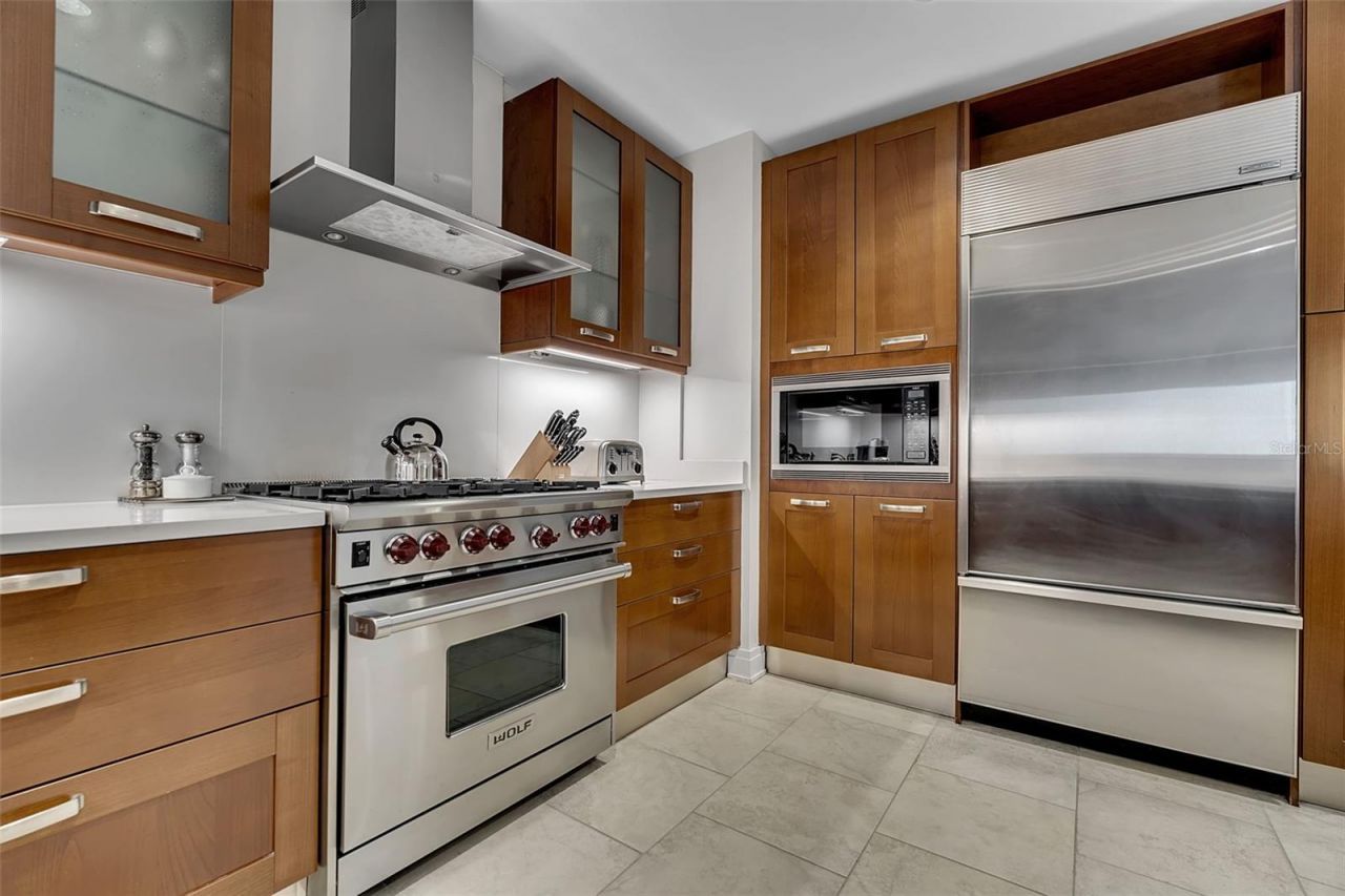 915 Seaside Drive, Unit 611, Sarasota, FL 34242 Photo