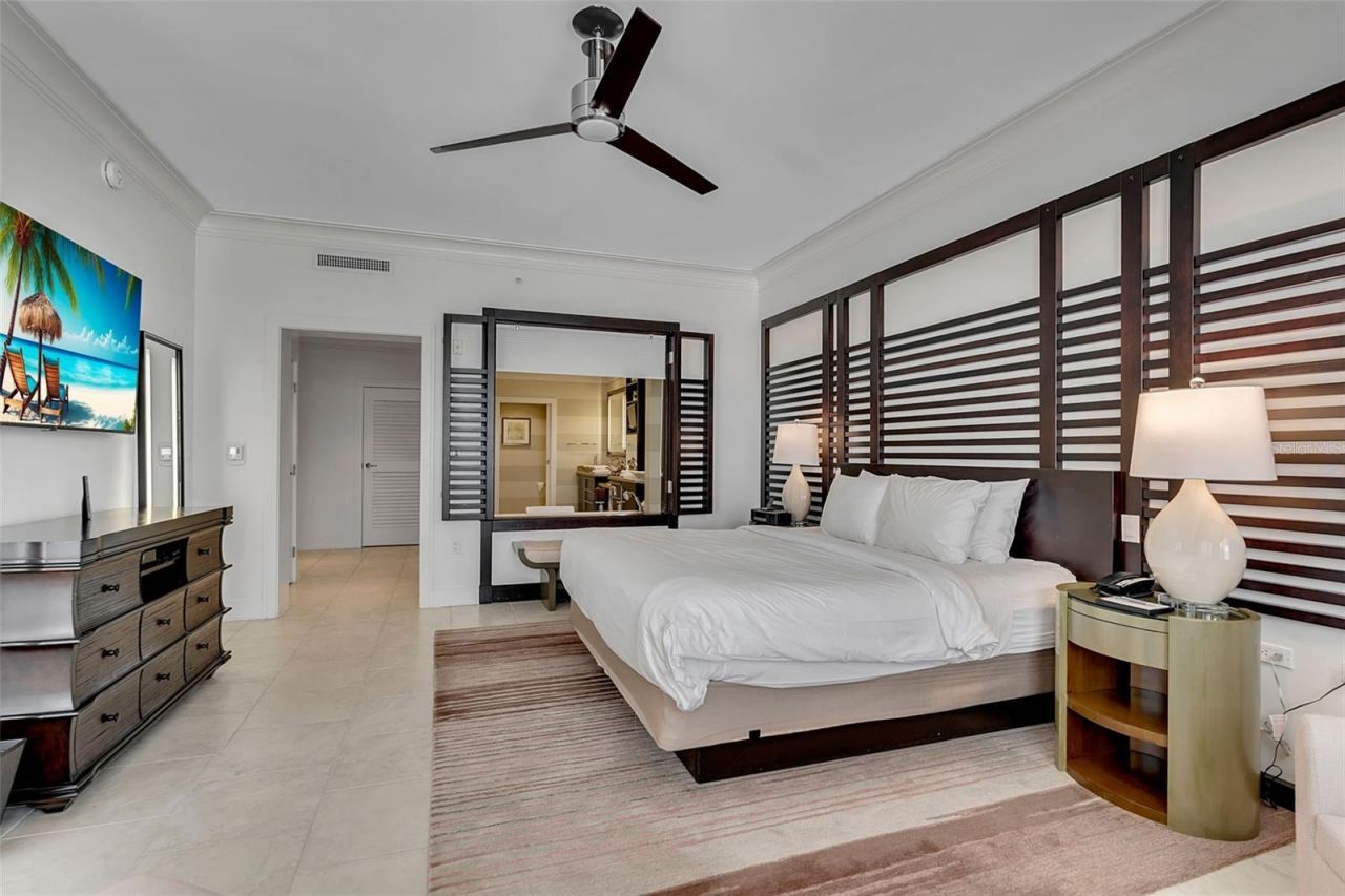 915 Seaside Drive, Unit 611, Sarasota, FL 34242 Photo