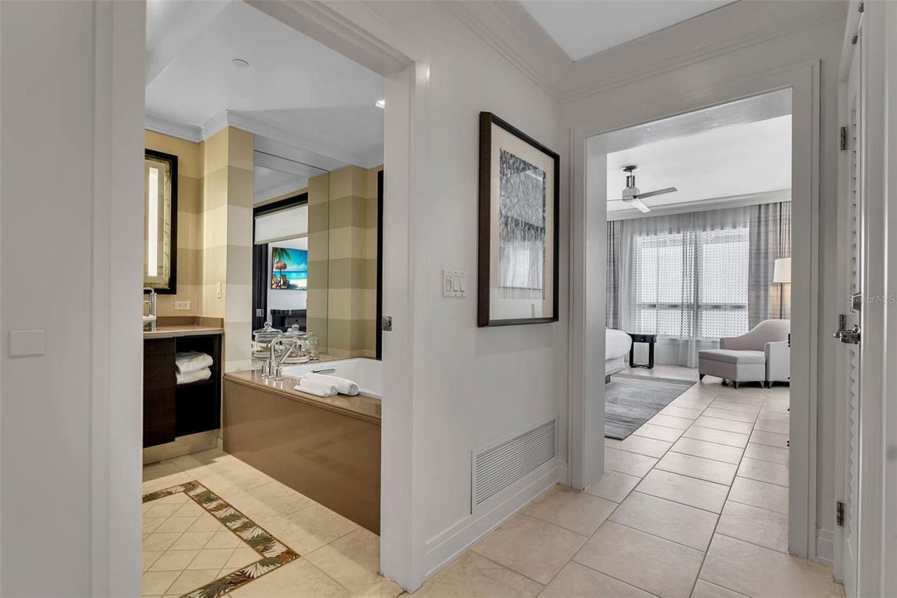 915 Seaside Drive, Unit 611, Sarasota, FL 34242 Photo