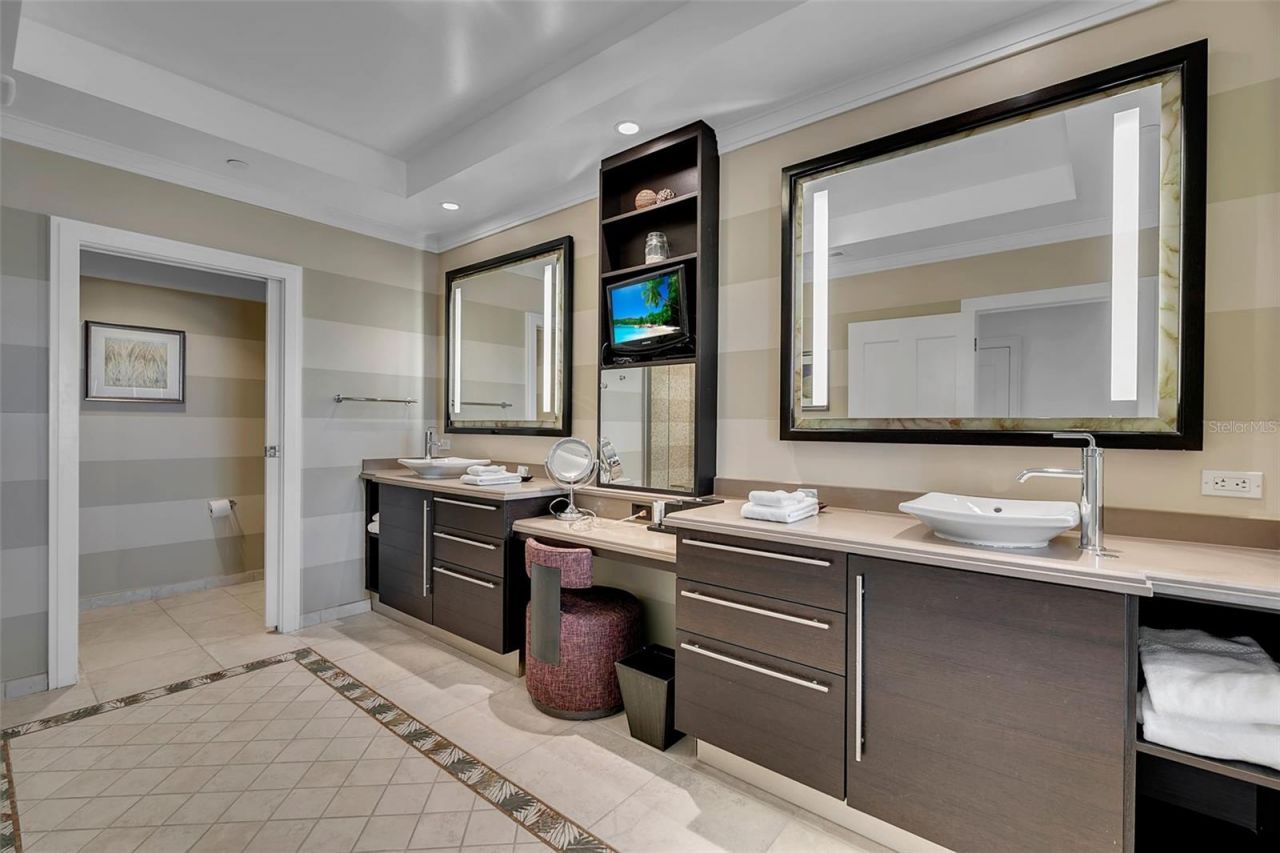 915 Seaside Drive, Unit 611, Sarasota, FL 34242 Photo