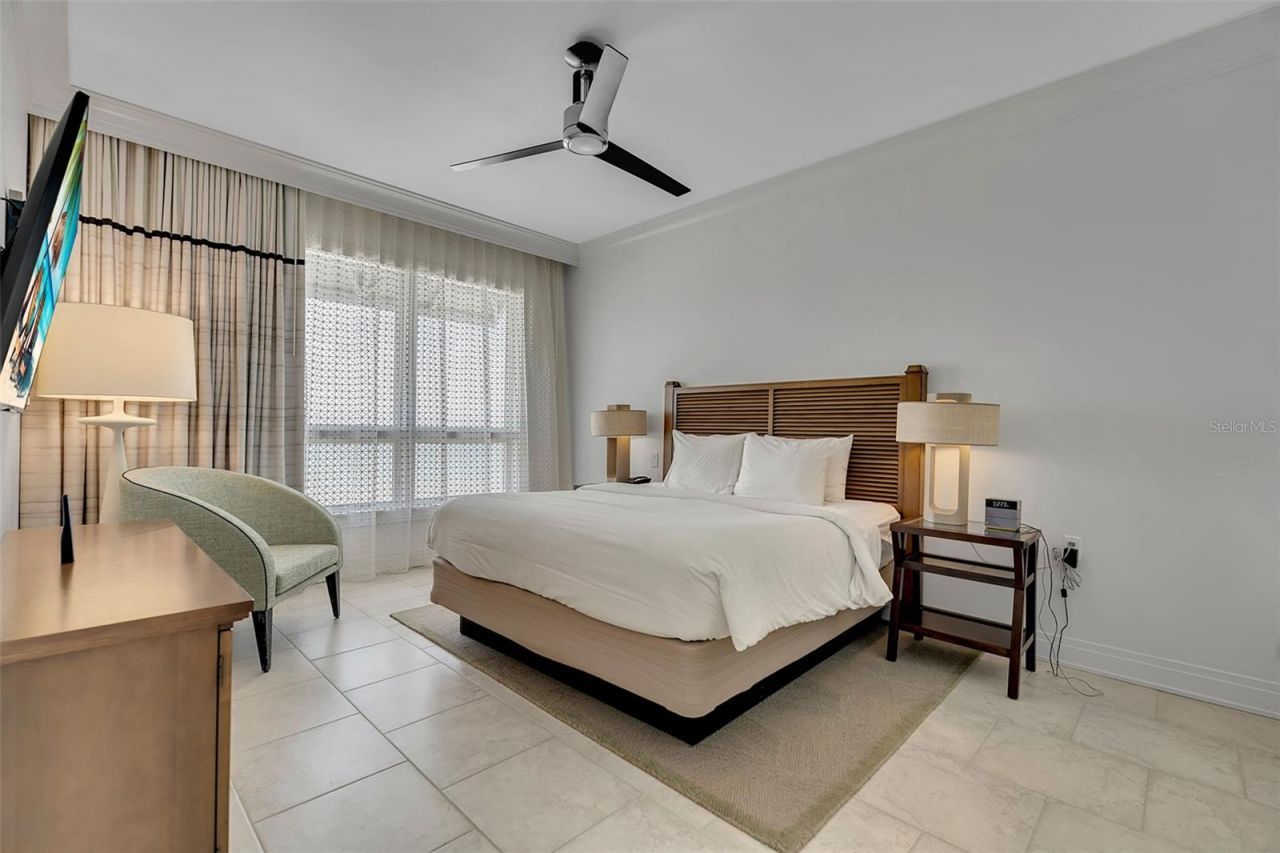 915 Seaside Drive, Unit 611, Sarasota, FL 34242 Photo