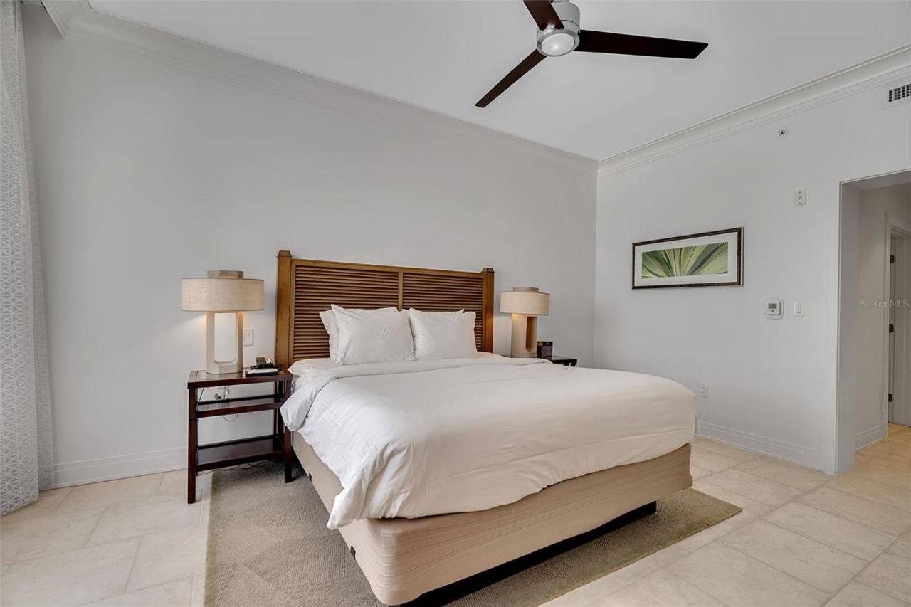 915 Seaside Drive, Unit 611, Sarasota, FL 34242 Photo