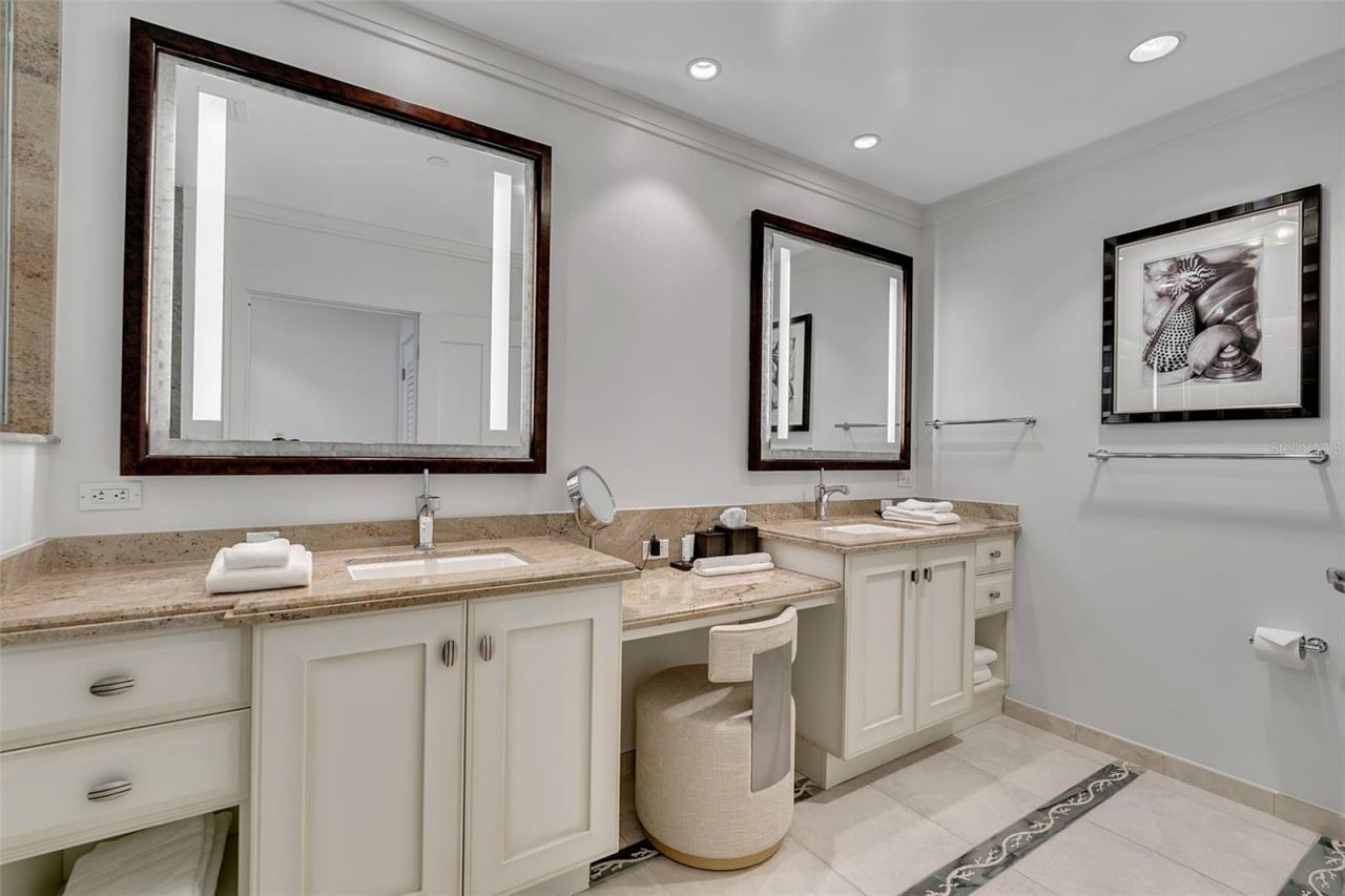 915 Seaside Drive, Unit 611, Sarasota, FL 34242 Photo