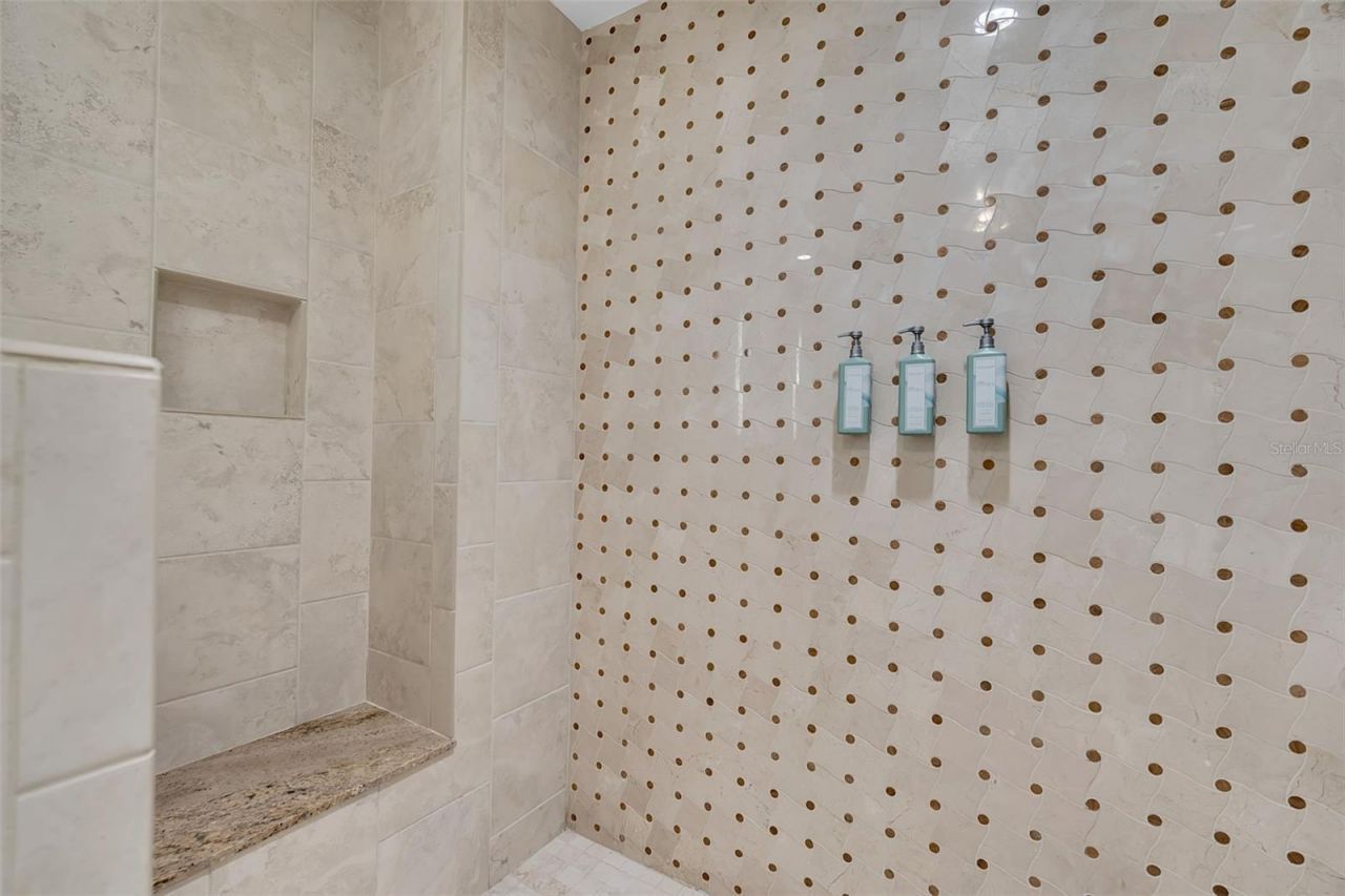 915 Seaside Drive, Unit 611, Sarasota, FL 34242 Photo