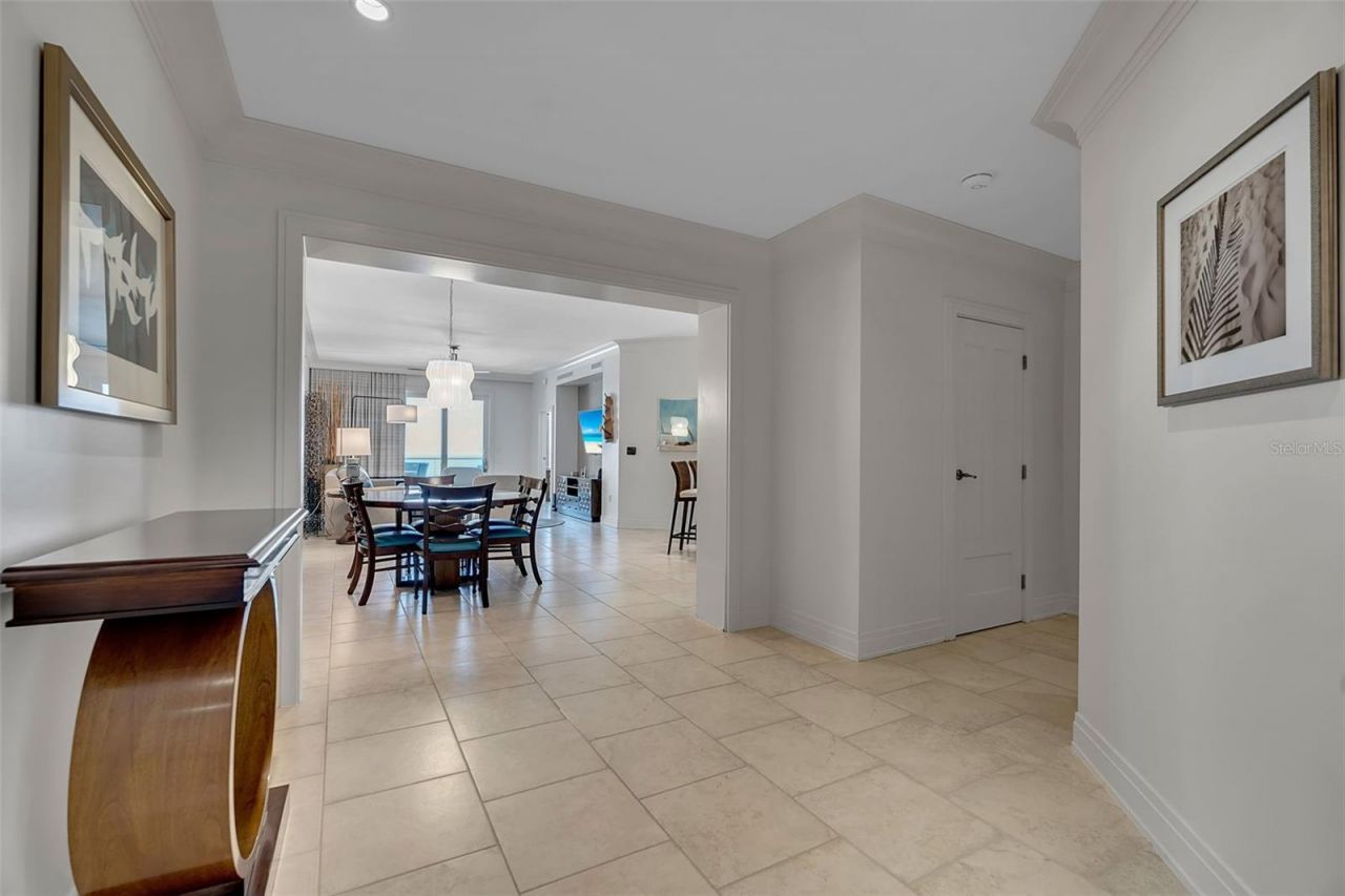 915 Seaside Drive, Unit 611, Sarasota, FL 34242 Photo