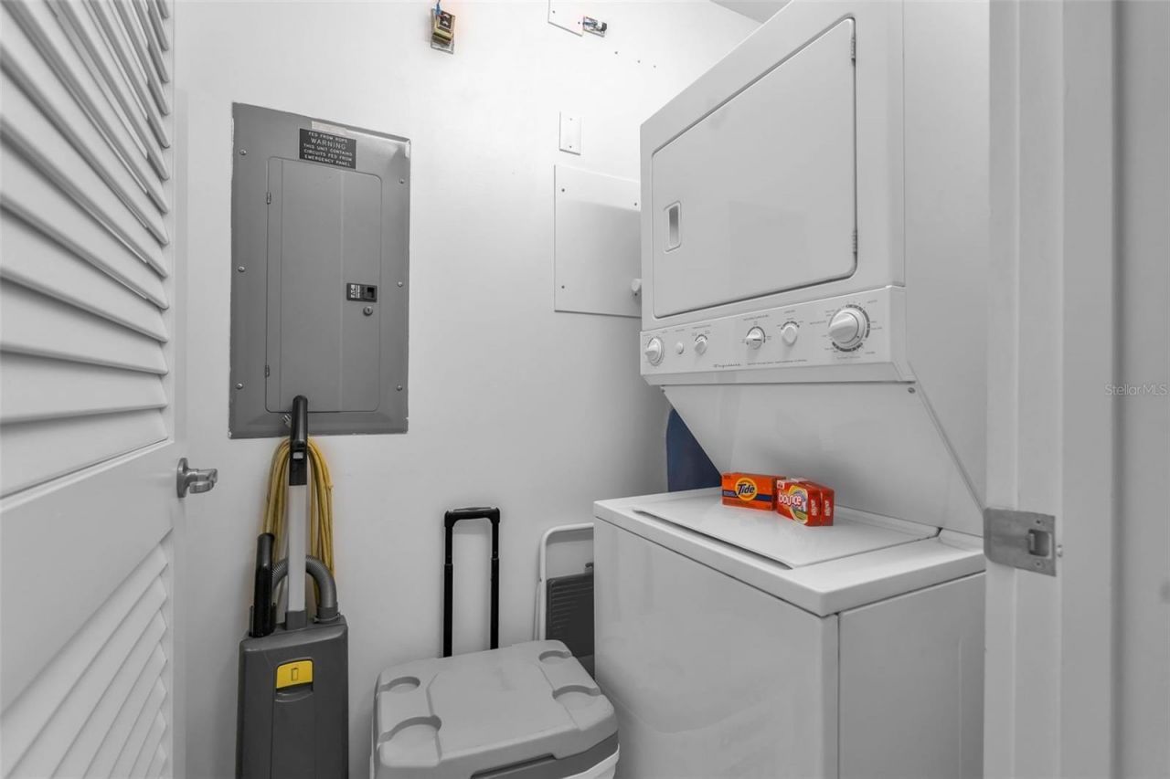 915 Seaside Drive, Unit 611, Sarasota, FL 34242 Photo