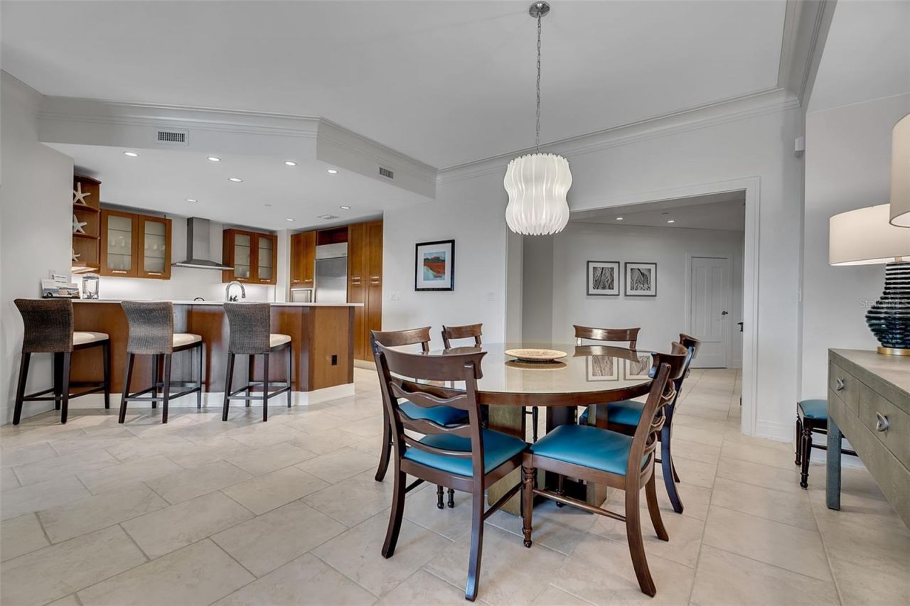 915 Seaside Drive, Unit 611, Sarasota, FL 34242 Photo