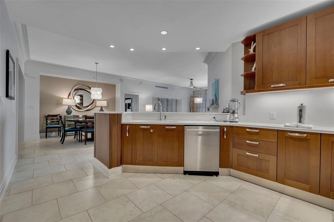 915 Seaside Drive, Unit 611, Sarasota, FL 34242 Photo