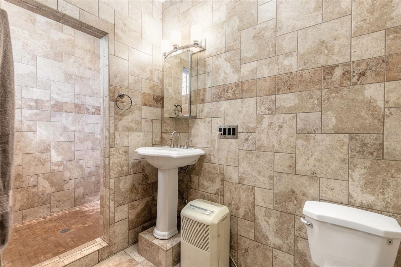600 N Dixie Freeway, New Smyrna Beach, FL 32168 Photo