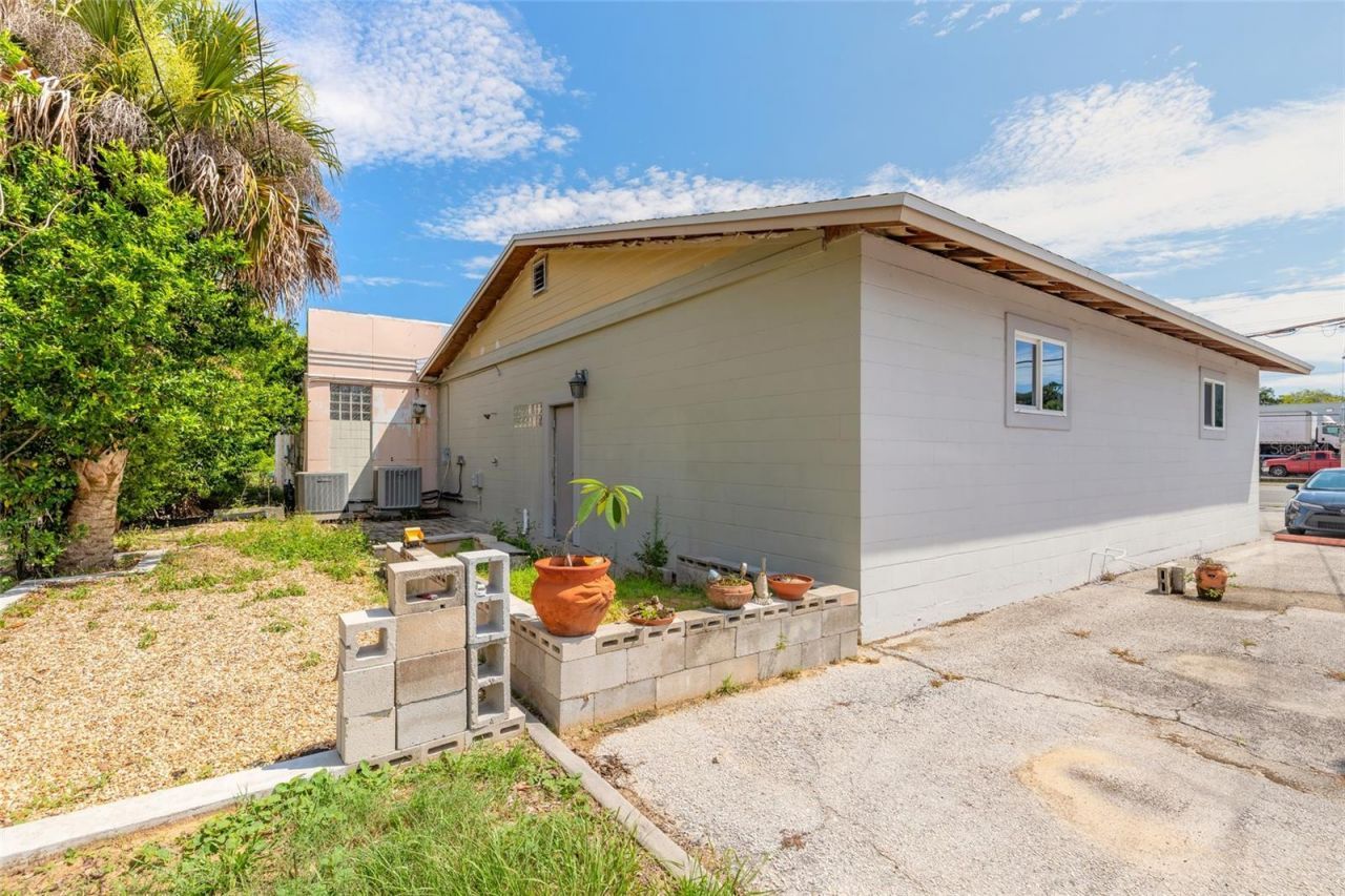 600 N Dixie Freeway, New Smyrna Beach, FL 32168 Photo