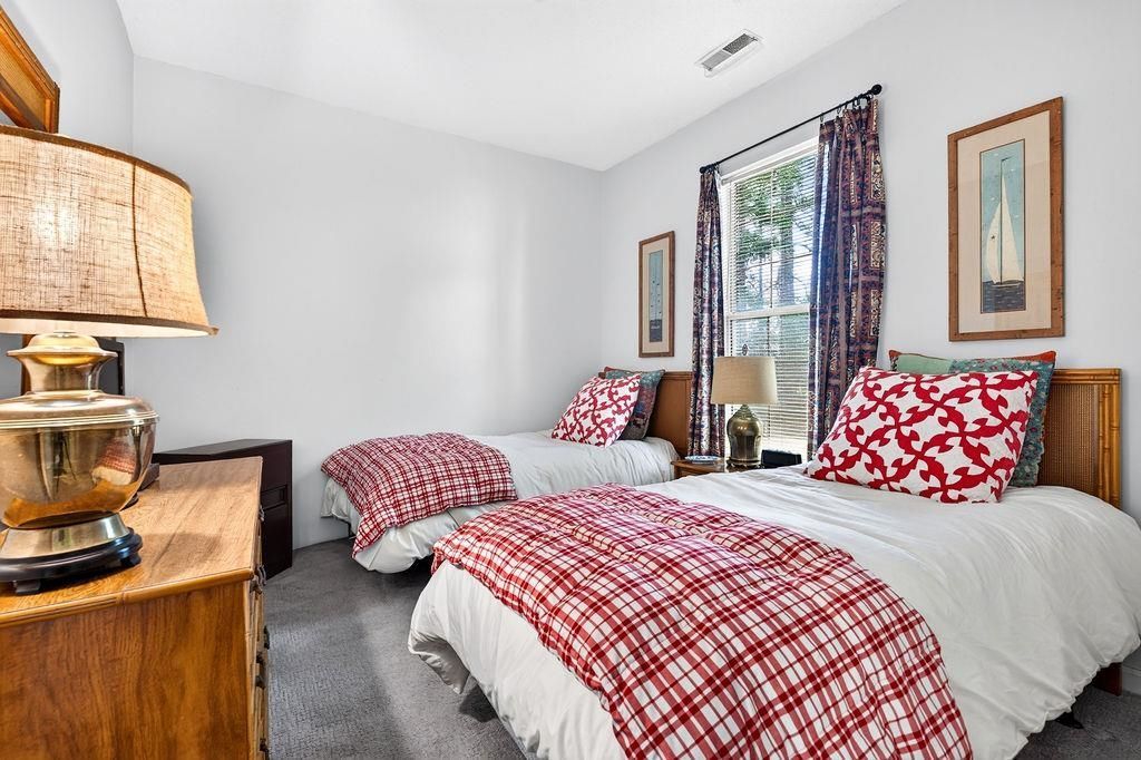 131 Cobblestone Dr. Photo 33