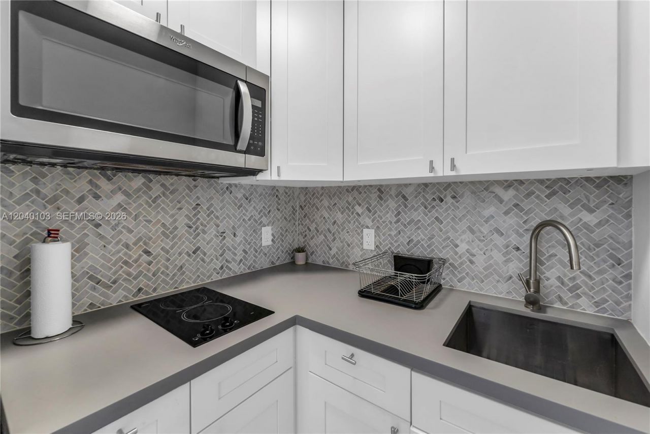 6647 SW 59th Pl , Unit 208, South Miami, FL 33143 Photo