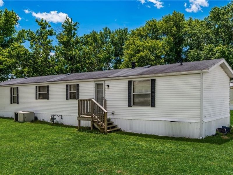 8112 East Street, Adamsville, OH 43802 Photo 4