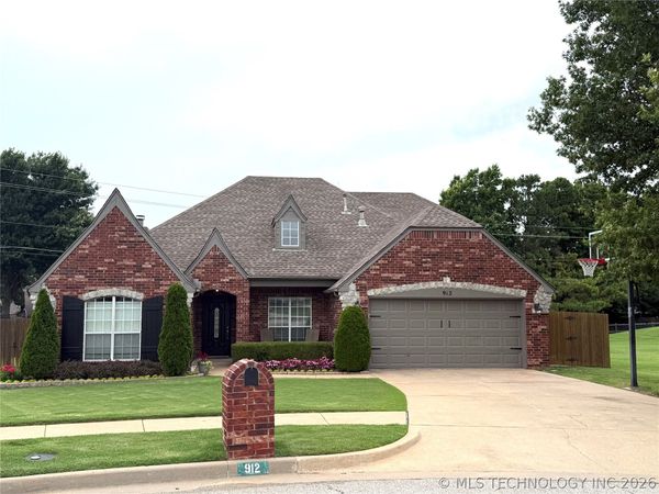 912 W Juneau Street , Broken Arrow, OK 74012