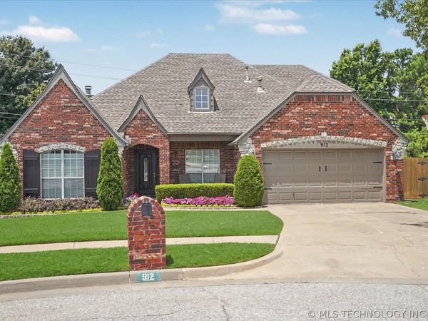 912 W Juneau Street, Broken Arrow, OK 74012