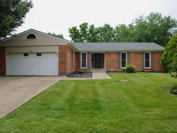 903 Clearfield Lane, Springdale, OH 45240