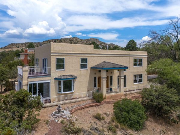 911 Warm Sands Drive SE, Albuquerque, NM 87123