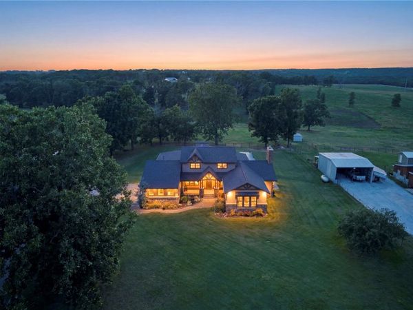 12265 S Pleasant Valley Road, Gentry, AR 72734