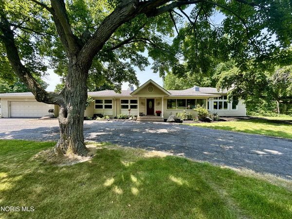 1910 S Holland Sylvania Road, Maumee, OH 43537