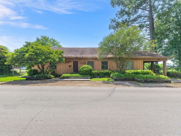 212 McInnis St., Petal, MS 39465