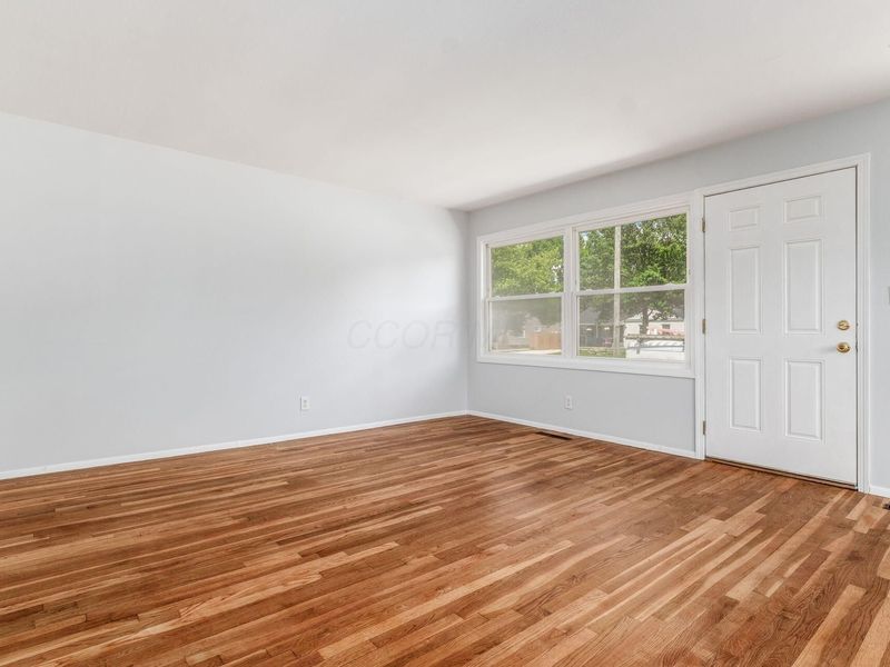 1407 Simpson Drive , Columbus, OH 43227 Photo 6