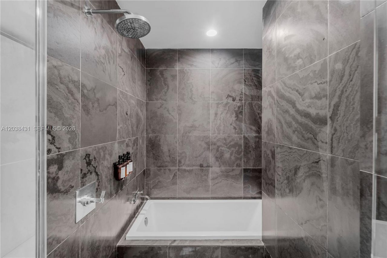 900 Biscayne Blvd, Unit 2302, Miami, FL 33132 Photo