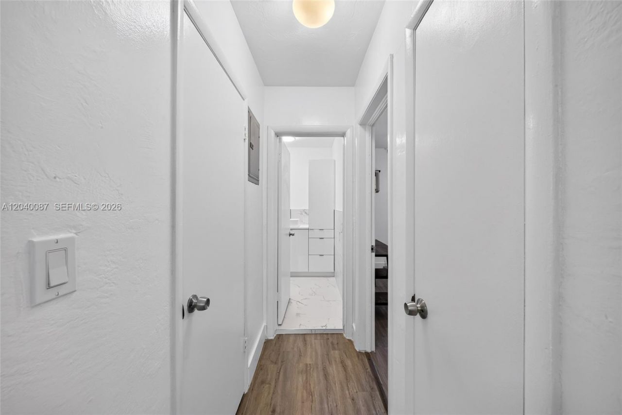 6565 Santona St, Unit B17, Coral Gables, FL 33146 Photo
