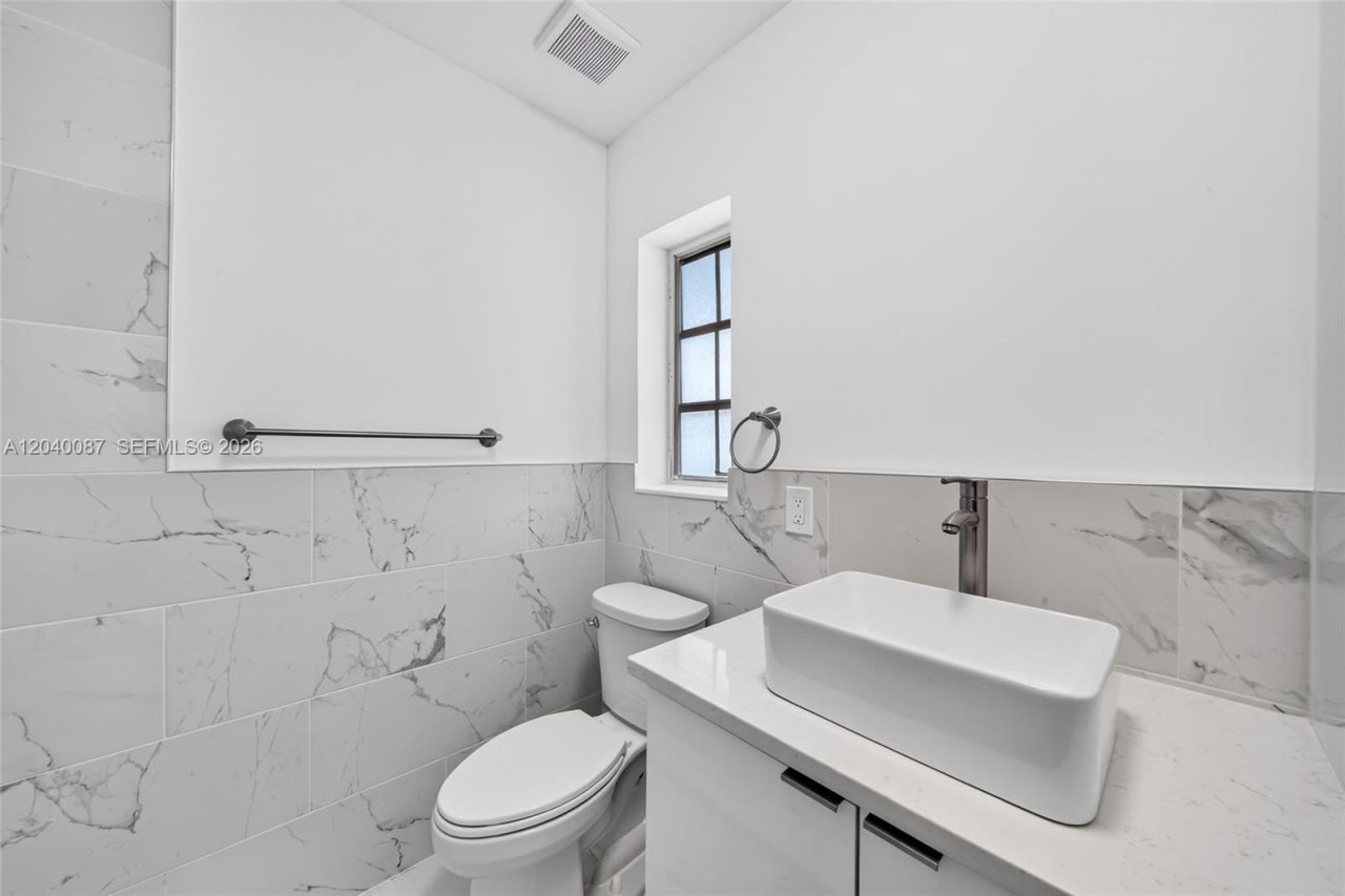 6565 Santona St, Unit B17, Coral Gables, FL 33146 Photo