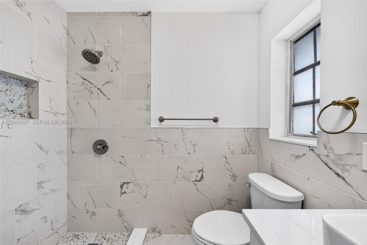 6565 Santona St, Unit B17, Coral Gables, FL 33146 Photo