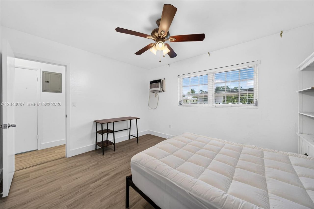 6565 Santona St, Unit B17, Coral Gables, FL 33146 Photo