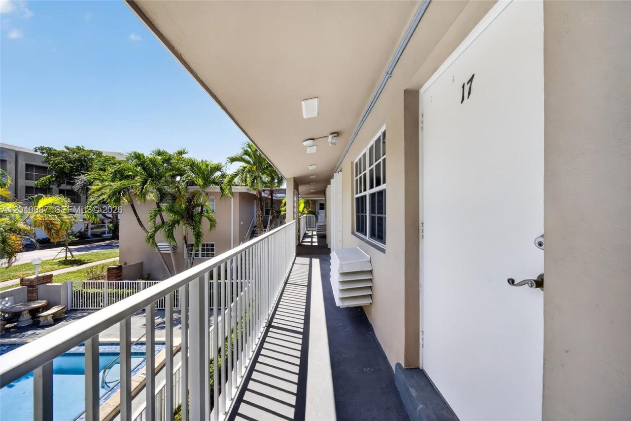 6565 Santona St, Unit B17, Coral Gables, FL 33146 Photo
