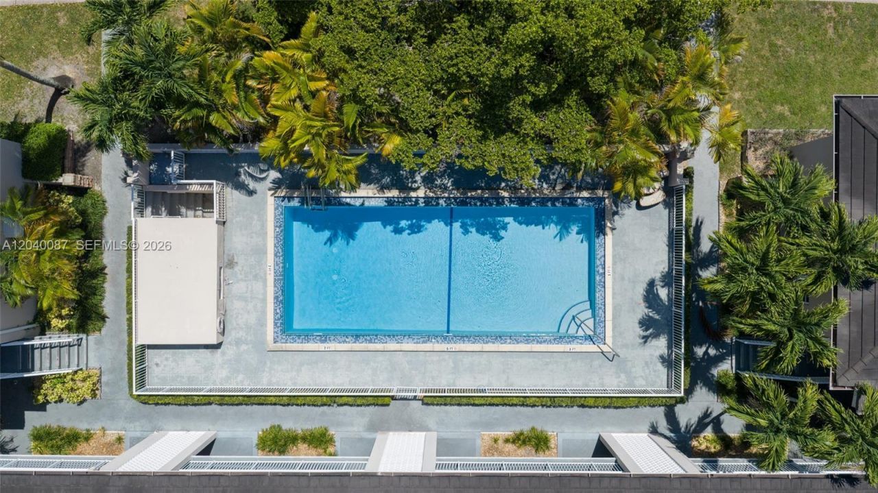 6565 Santona St, Unit B17, Coral Gables, FL 33146 Photo
