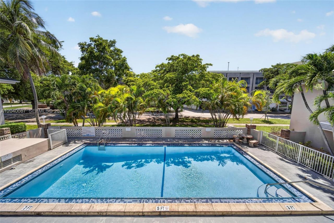 6565 Santona St, Unit B17, Coral Gables, FL 33146 Photo