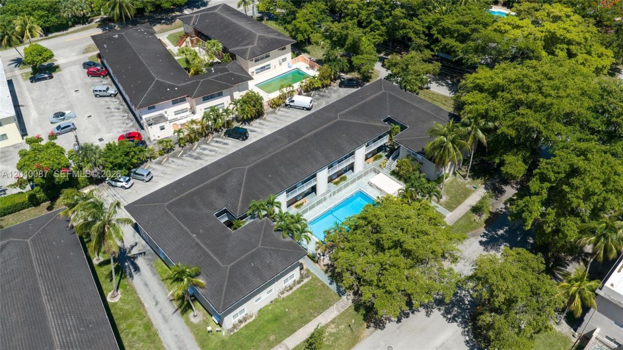6565 Santona St, Unit B17, Coral Gables, FL 33146 Photo