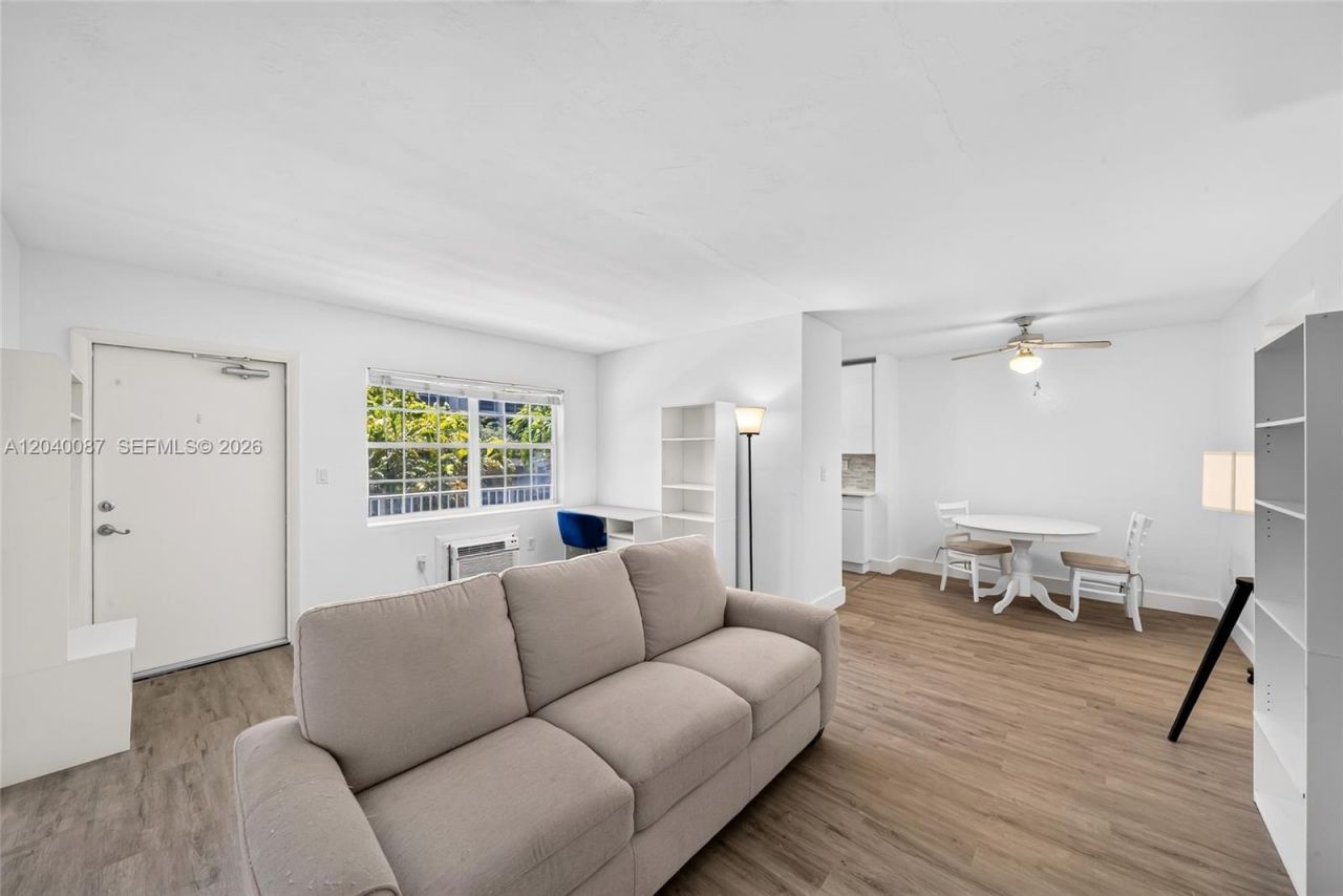 6565 Santona St, Unit B17, Coral Gables, FL 33146 Photo