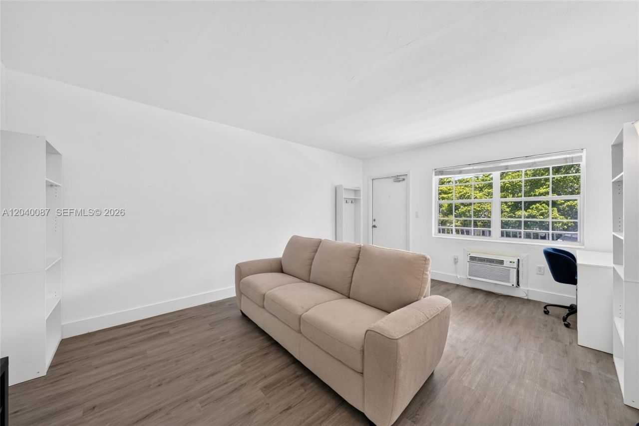 6565 Santona St, Unit B17, Coral Gables, FL 33146 Photo