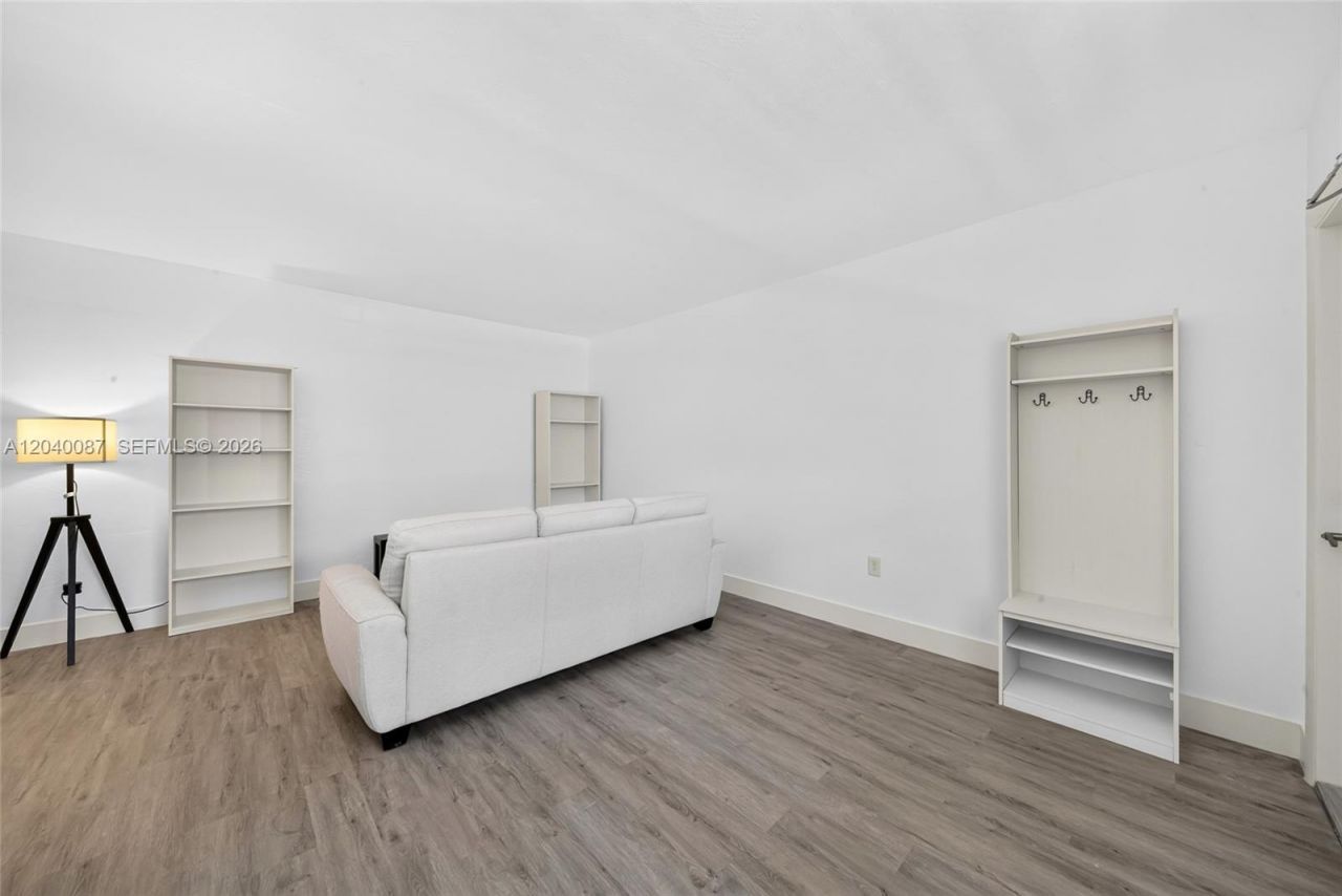 6565 Santona St, Unit B17, Coral Gables, FL 33146 Photo