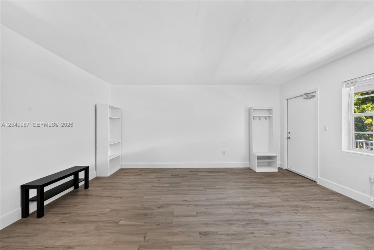 6565 Santona St, Unit B17, Coral Gables, FL 33146 Photo