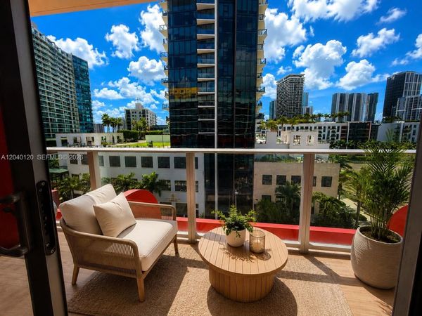 90 NE 32nd St , Unit #705, Miami, FL 33137